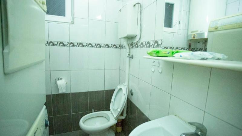 Private Cozy 1 With Shared Kitchen In Appartment, Downtown